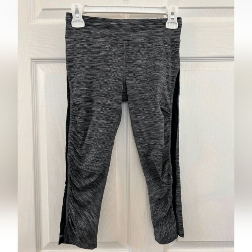 Lululemon cropped legging sheer side panel zippered pocket in back size 4 - Picture 14 of 15